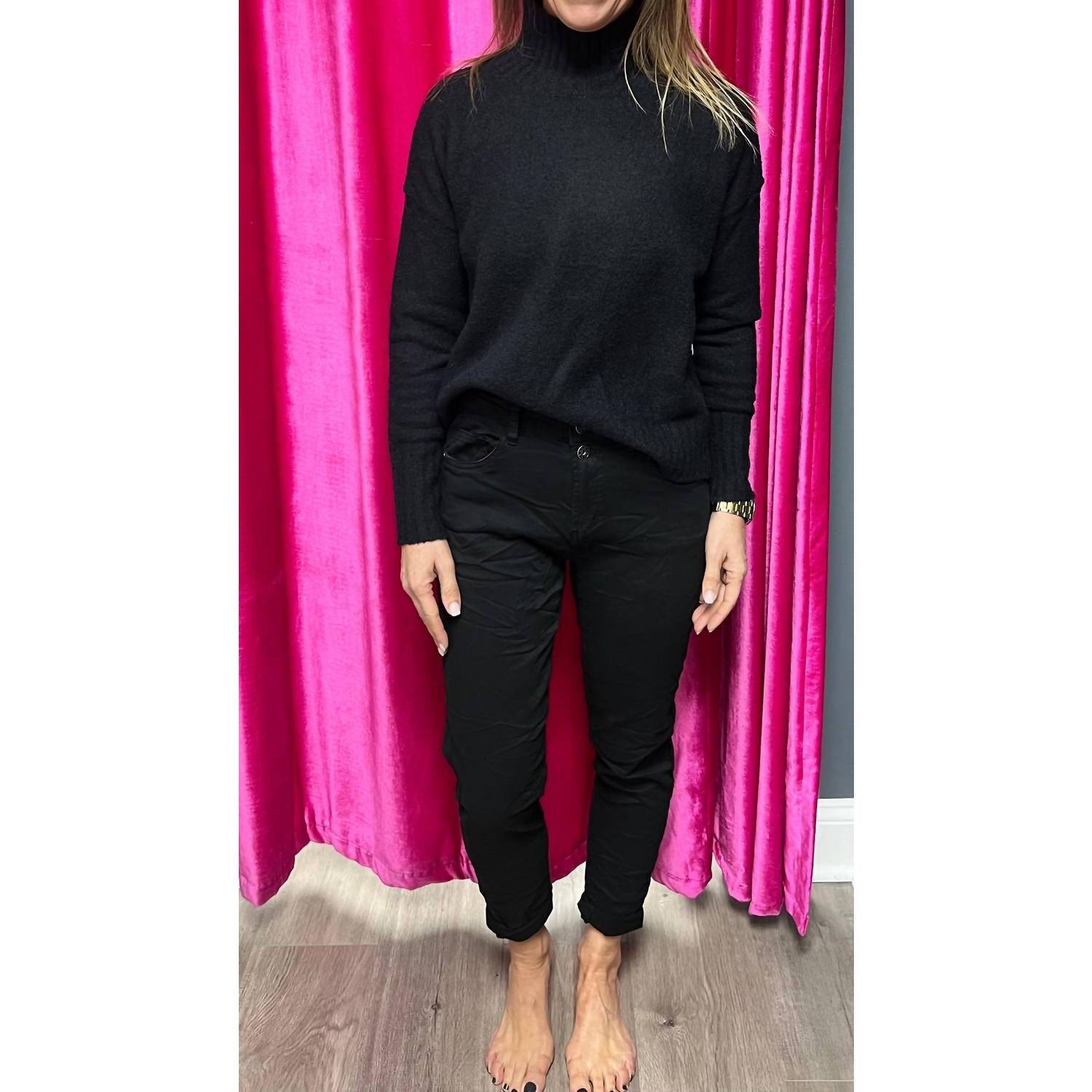New Femme Fatale Two Button Signature Pant In Black